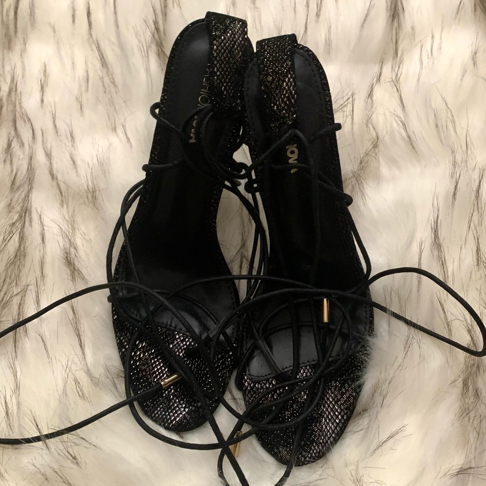 Strappy lace up heels👠